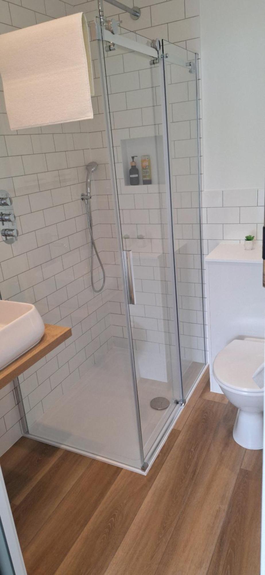 New 3 Bedrooms Flat In Ashford Near Heathrow *