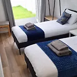 New 3 Bedrooms Flat In Ashford Near Heathrow