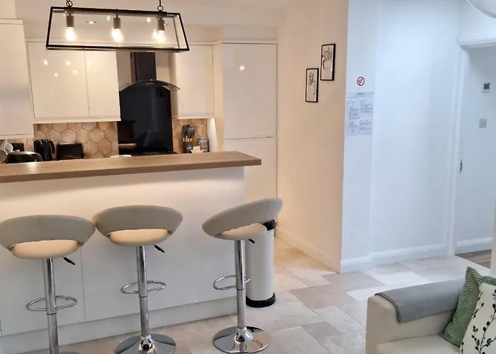 New 3 Bedrooms Flat In Ashford Near Heathrow