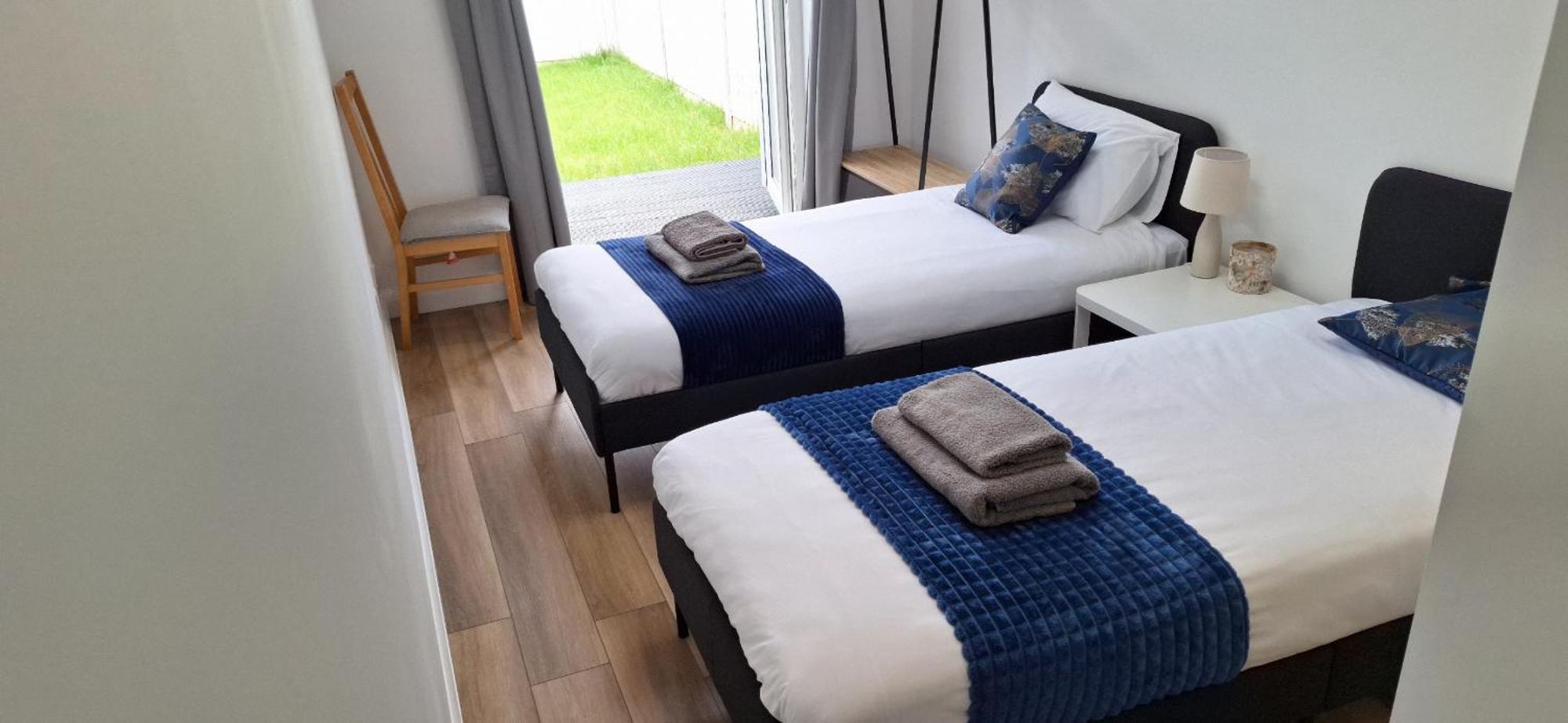 New 3 Bedrooms Flat In Ashford Near Heathrow Apartment *