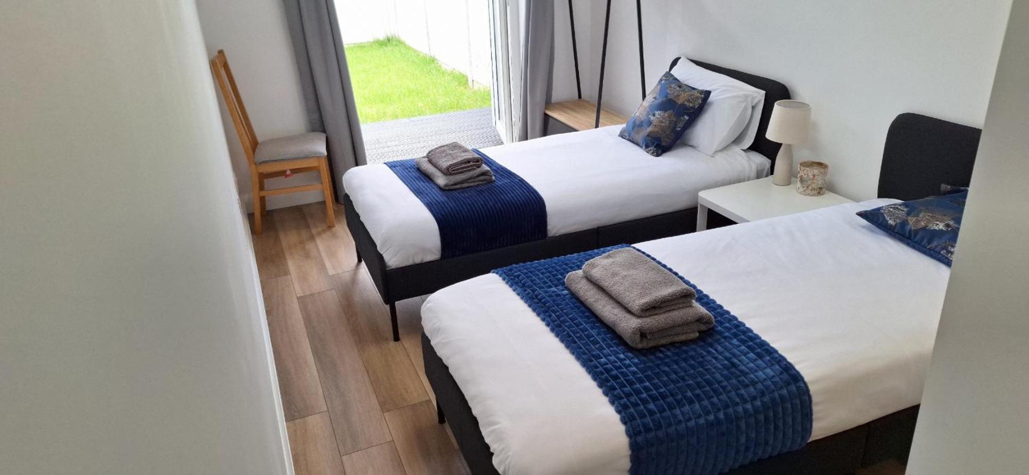 New 3 Bedrooms Flat In Ashford Near Heathrow Apartment