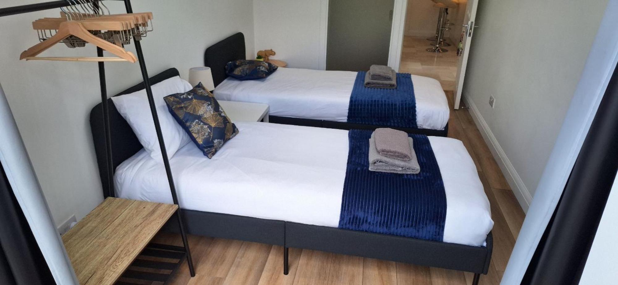 New 3 Bedrooms Flat In Ashford Near Heathrow *