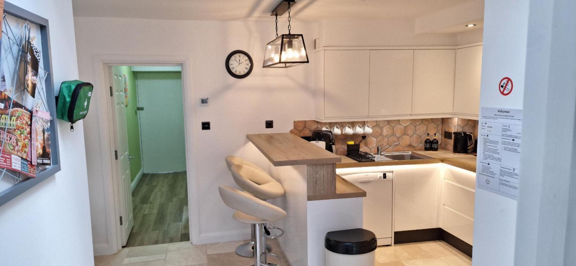 New 3 Bedrooms Flat In Ashford Near Heathrow Apartment *