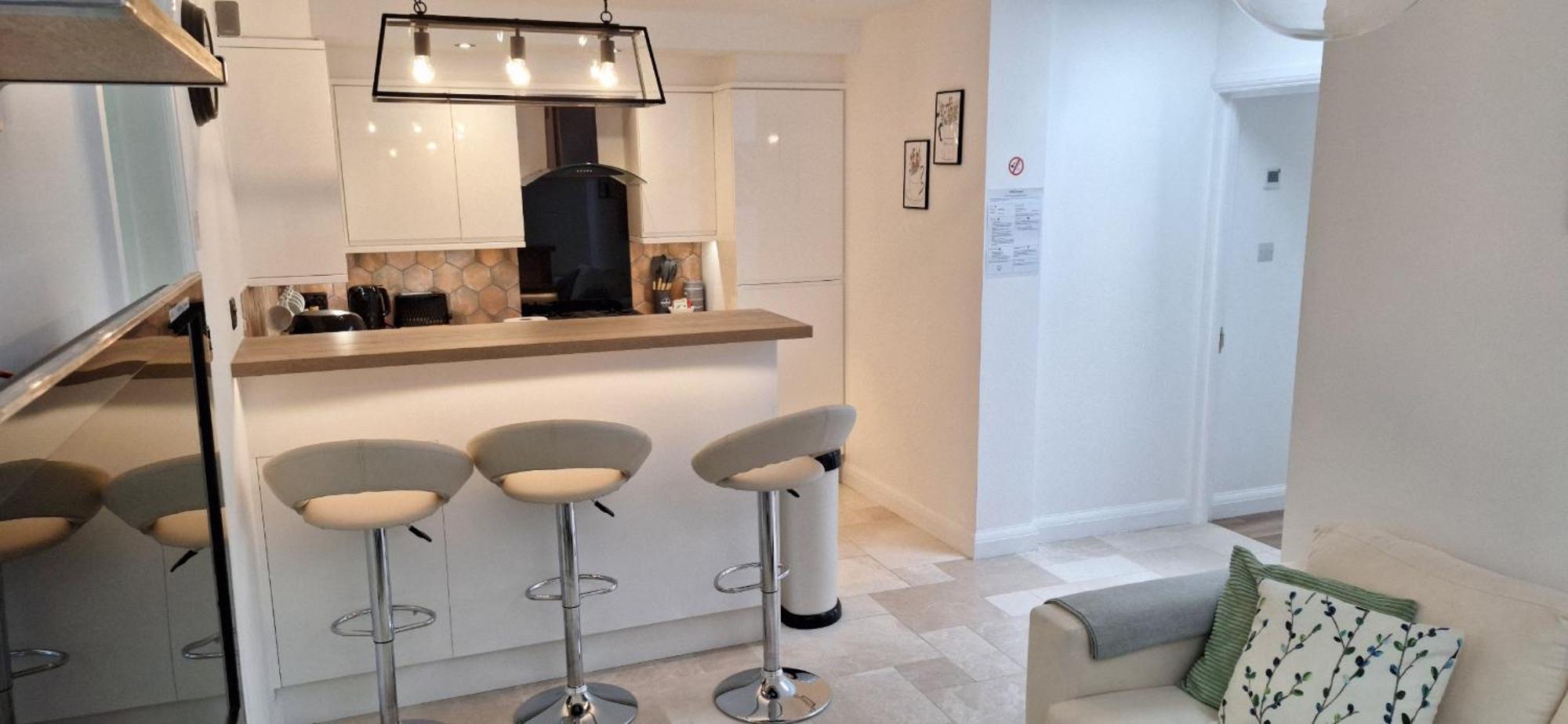 New 3 Bedrooms Flat In Ashford Near Heathrow Apartment