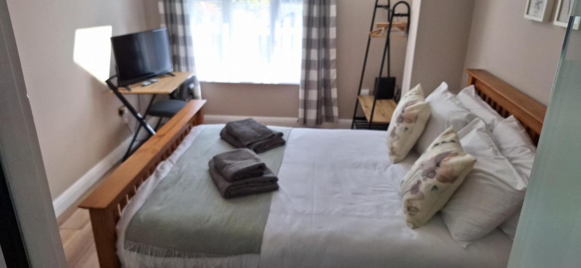 New 3 Bedrooms Flat In Ashford Near Heathrow Ashford (Surrey)