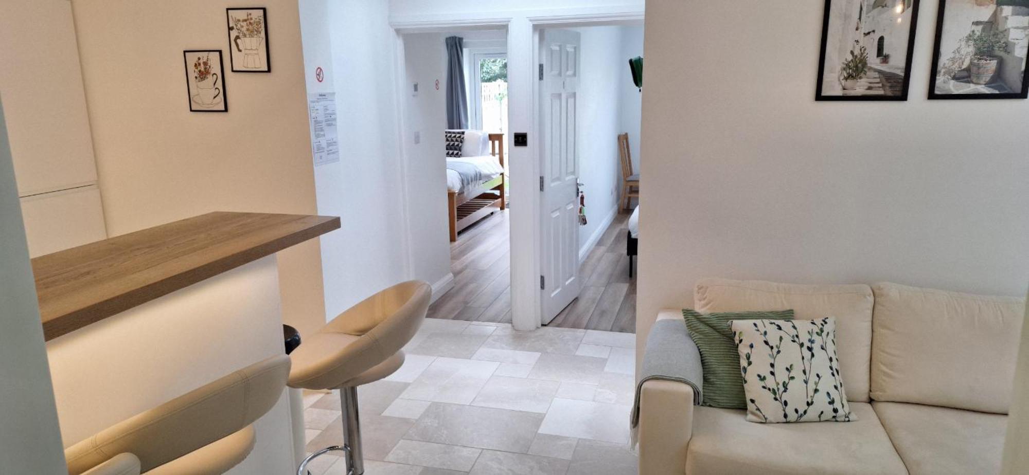 New 3 Bedrooms Flat In Ashford Near Heathrow Apartment *